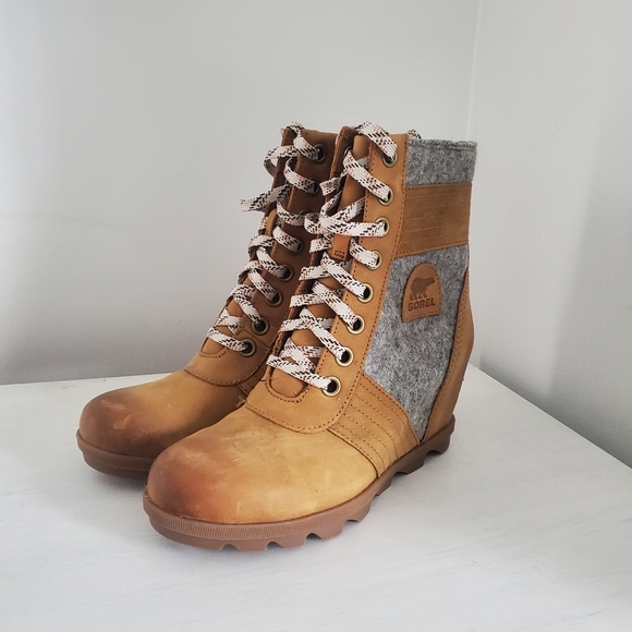 Sorel Shoes - Sorel Lexie Wedge Boots, size 9
